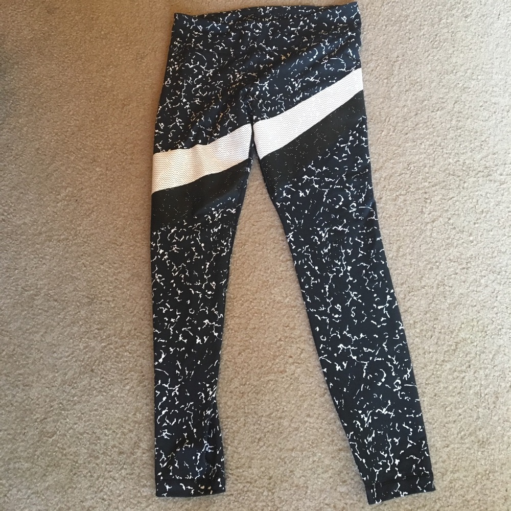 Athletic leggings never worn