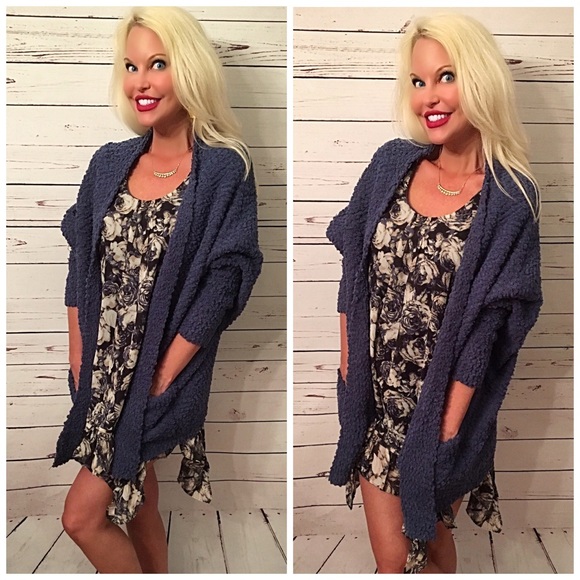 Last 1! Ruffled 💕Fully lined blue floral dress - Picture 3 of 3