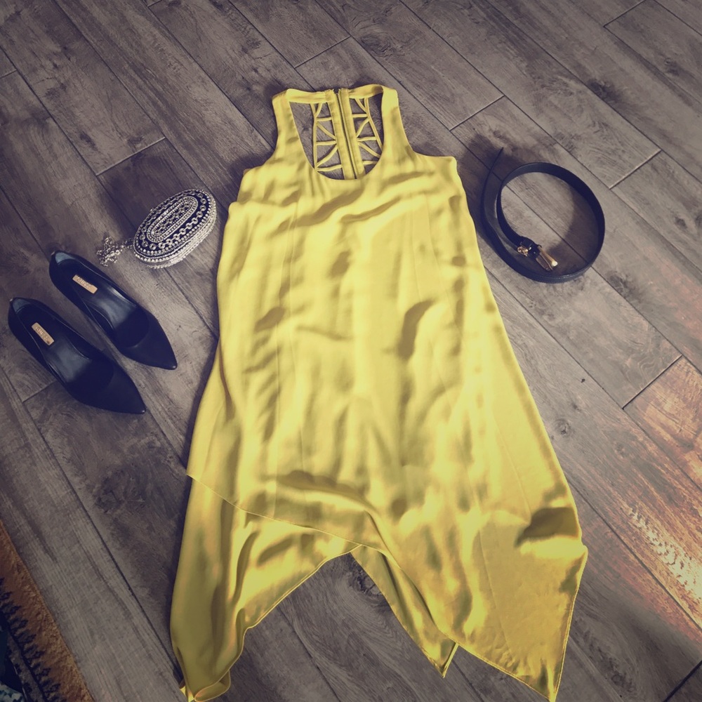 Beautiful yellow bcbg dress