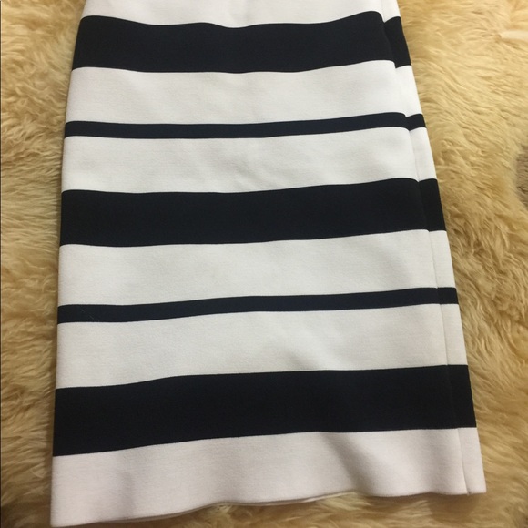 BCBGMAXAZRIA Power Skirt - Picture 2 of 4