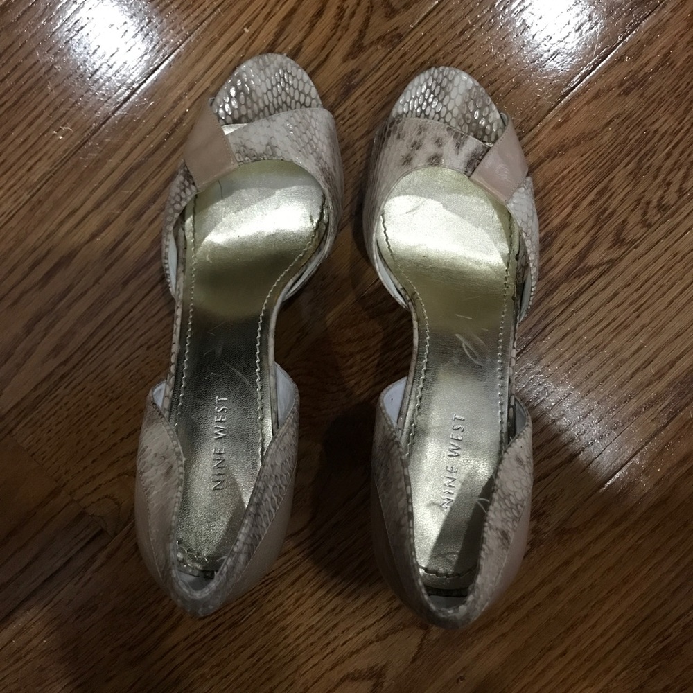 Nine West Snakeskin Peep toe Pumps.