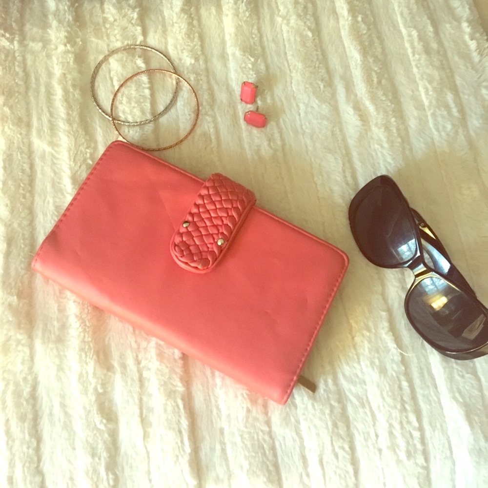 🌺 Coral Burton Wallet 🌺