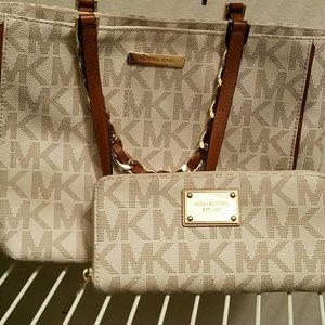 Creme Michael Kors set
