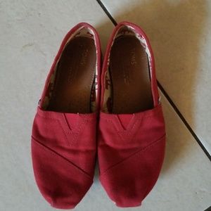 Size 7.5 womens toms
