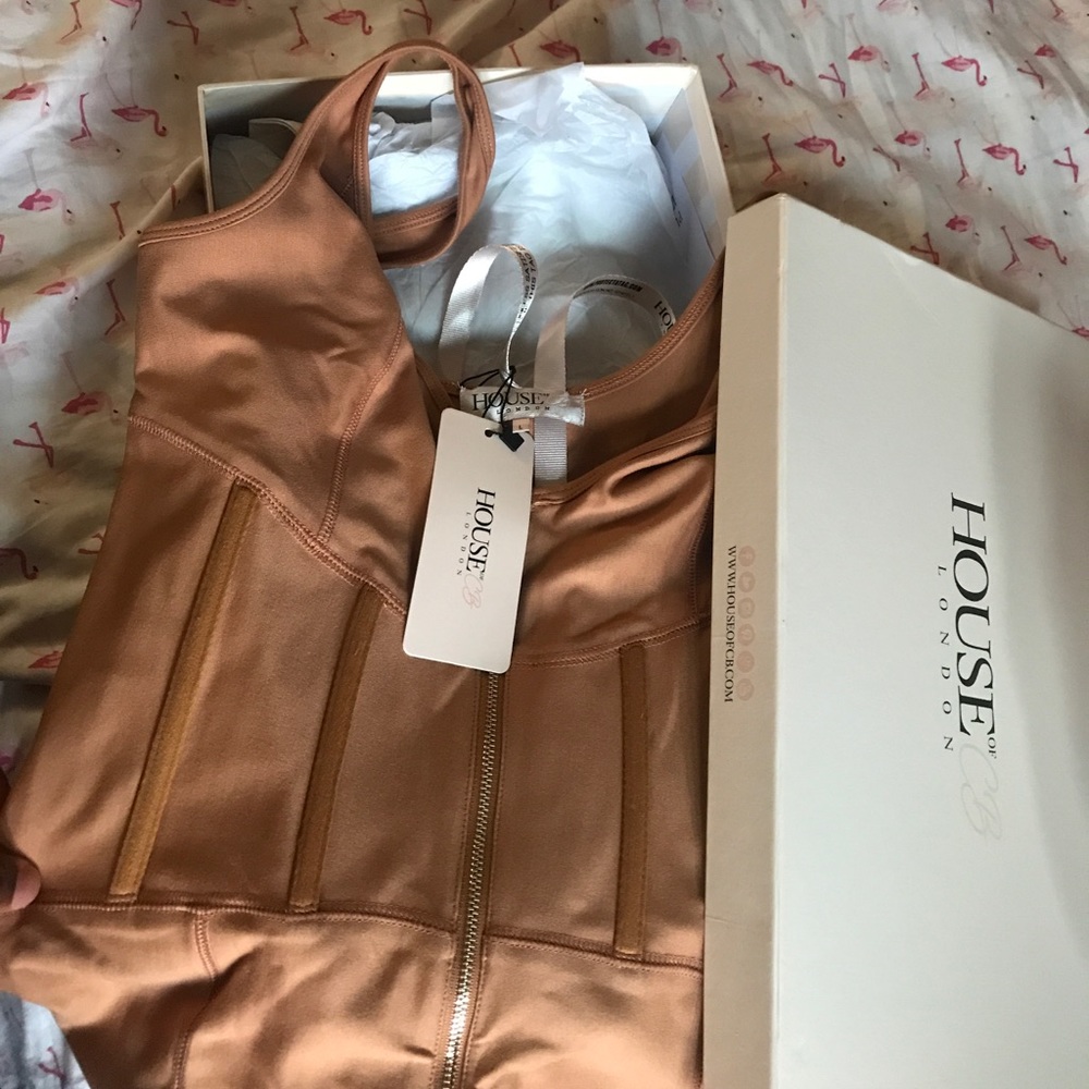 Sexy Jouca jumpsuit with neutral colors.