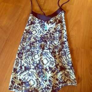 Cross cross back flowy shirt