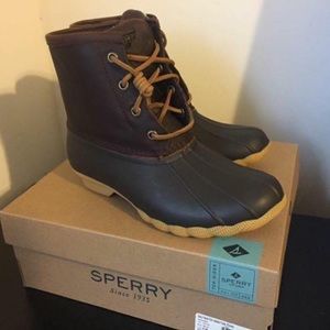 Sperry women saltwater duck boots-brand new Size 6