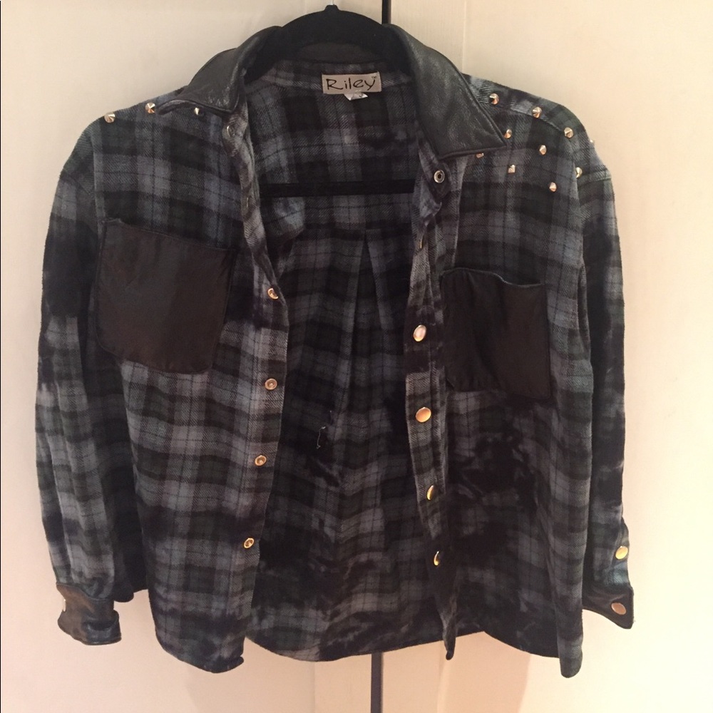 Plaid shirt with leather collar and pockets