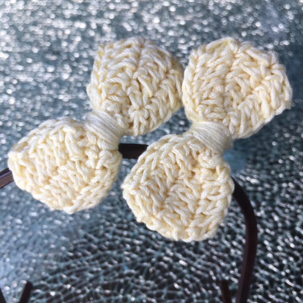 Knitted Bow Clips