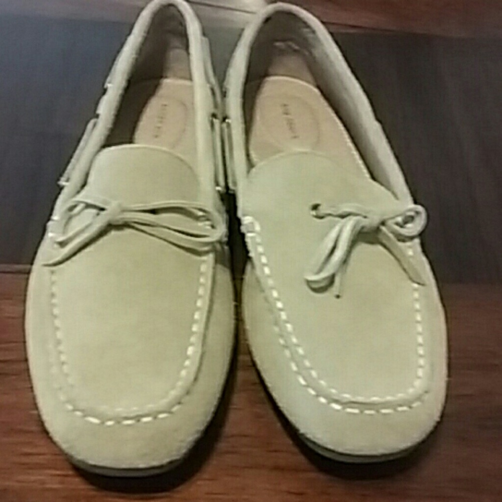Lands End tan moccasins size 9.5