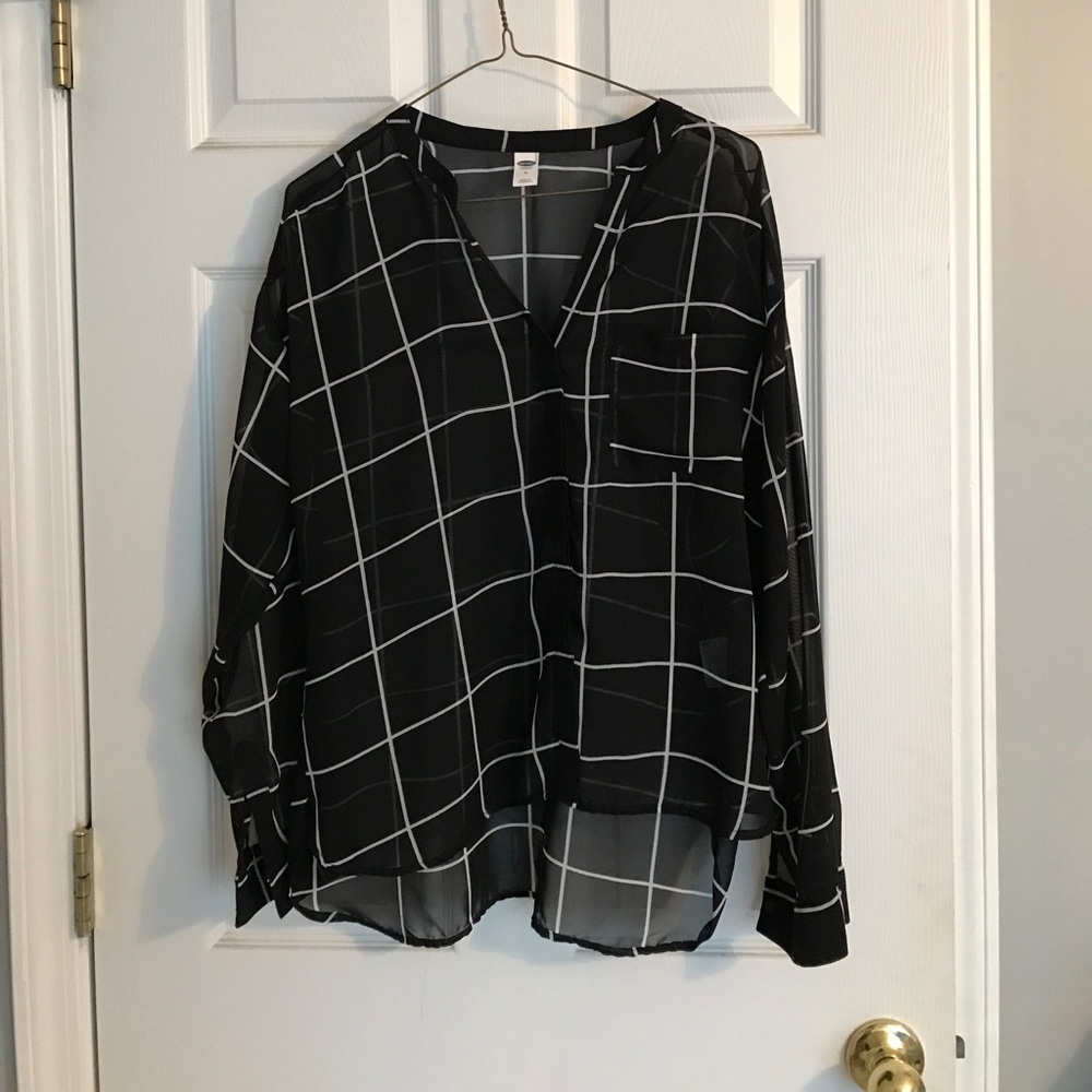 Long sleeved super cute top!