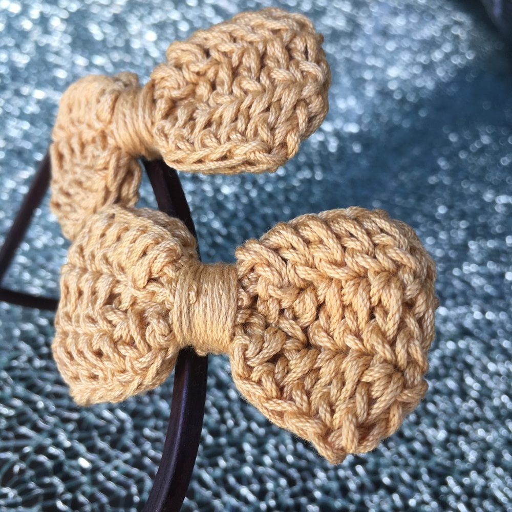 Knitted Bow Clips