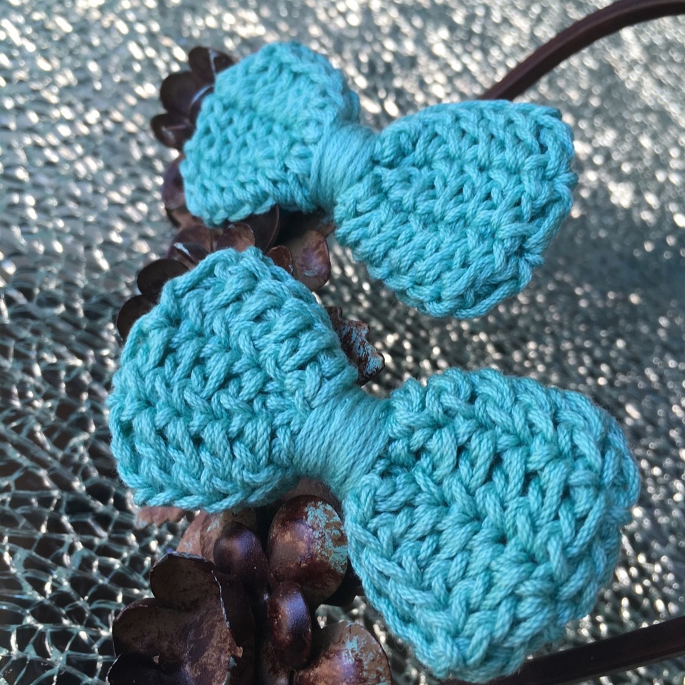 Knitted Bow Clips