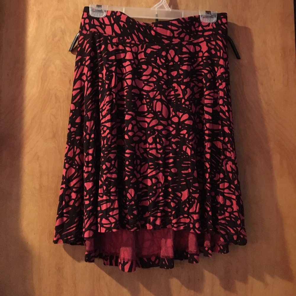 Skirt (higher in front than back)