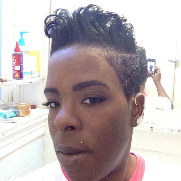 Meet your Posher, Christina - Picture 2 of 8