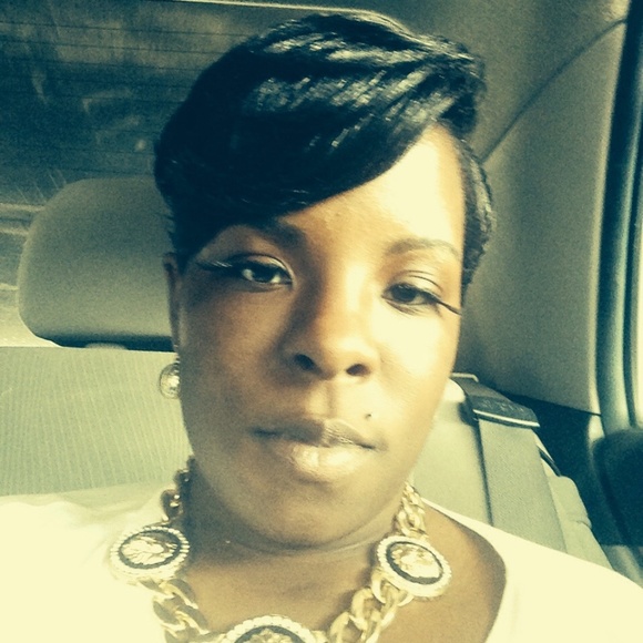 Meet your Posher, Christina - Picture 7 of 8