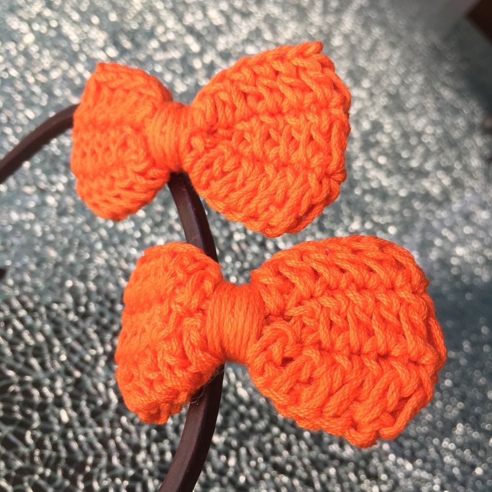 Knitted Bow Clips