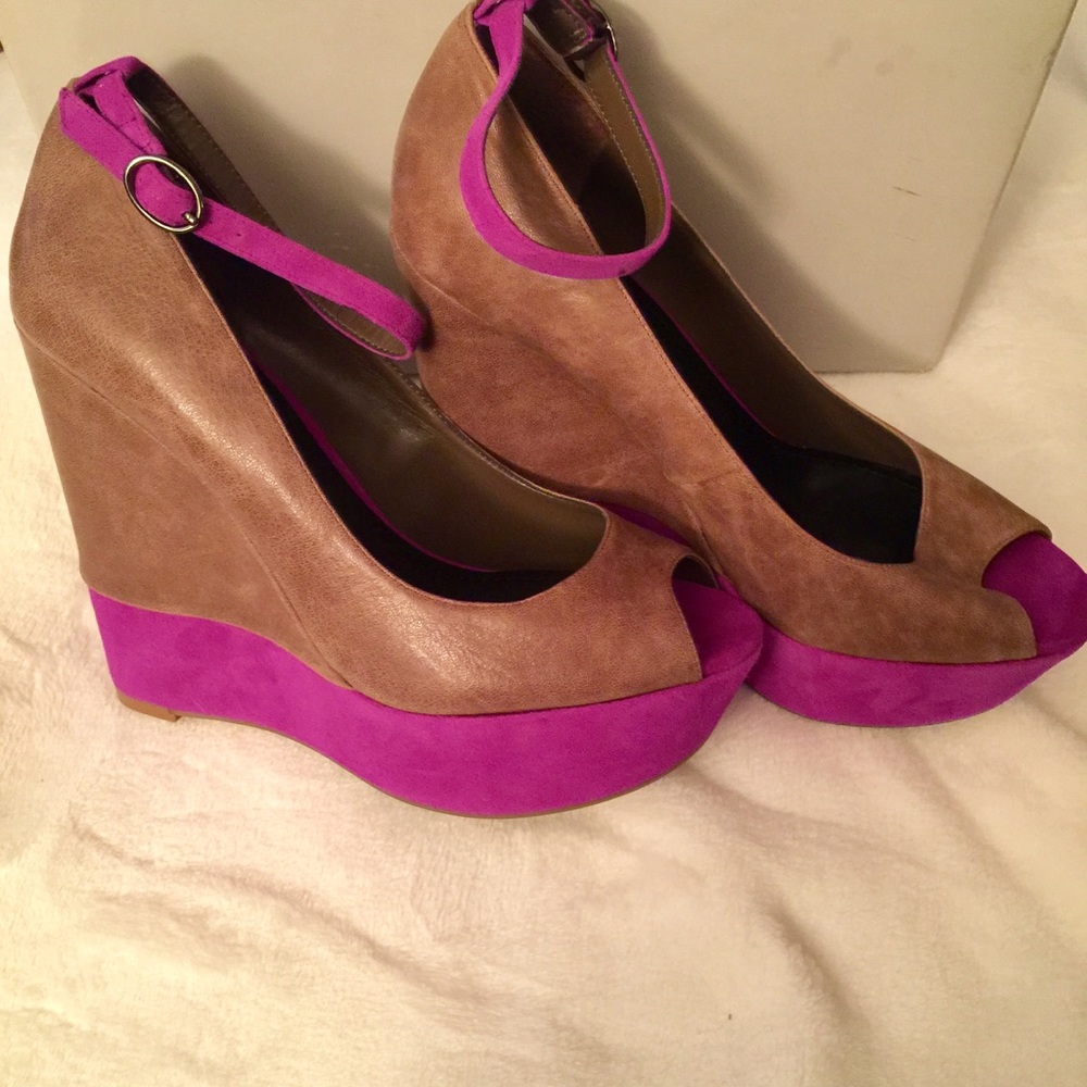 Jesica Simpson wedge