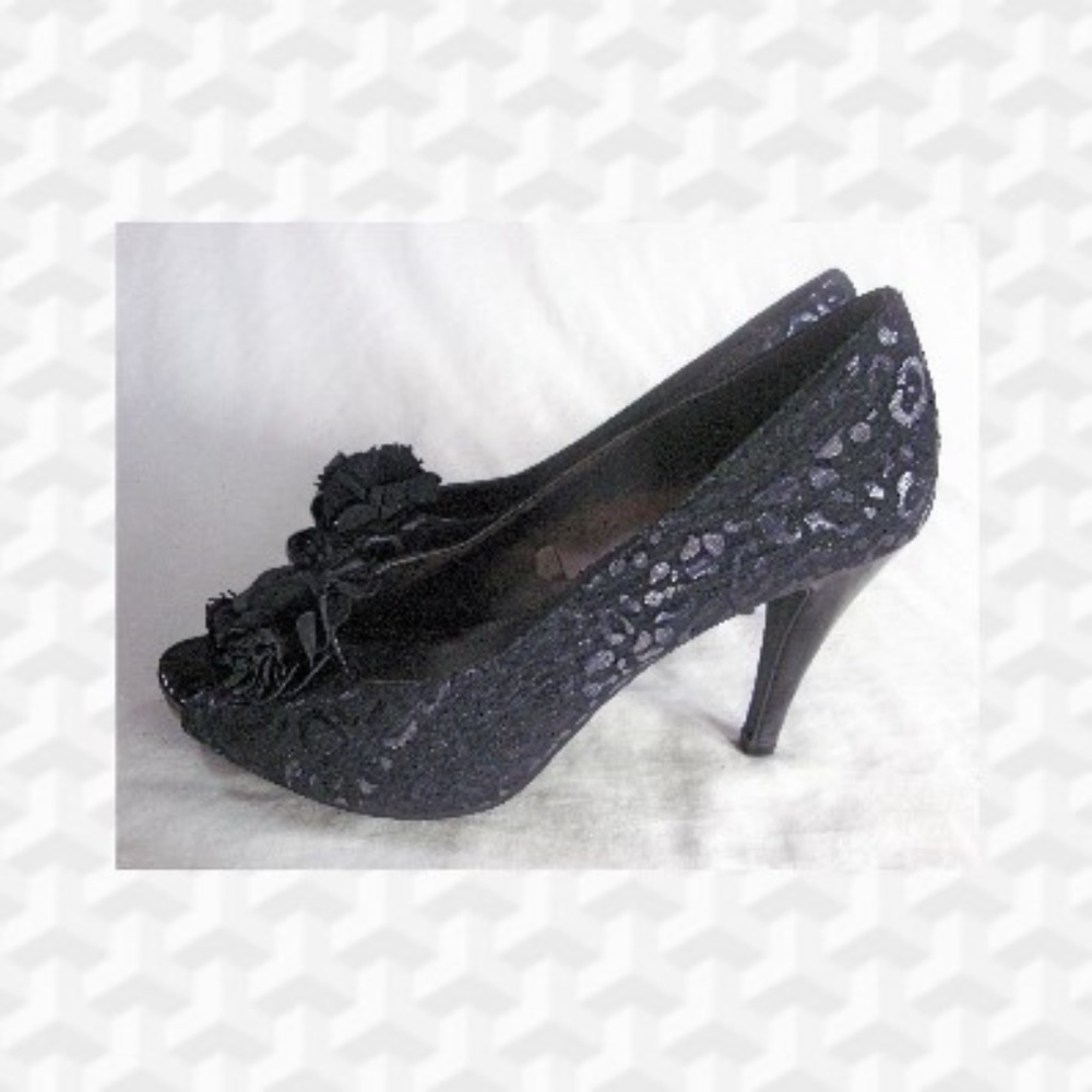 Sam and Libby 7.5M black animal embossed heels