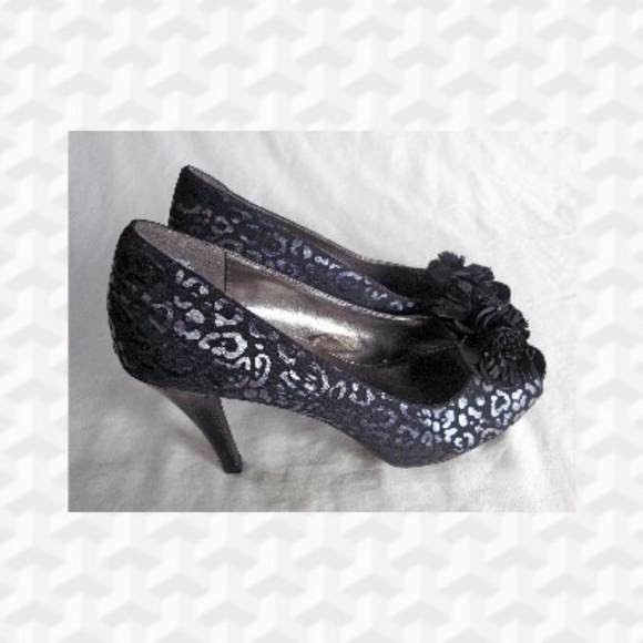 Sam and Libby 7.5M black animal embossed heels - Picture 2 of 8