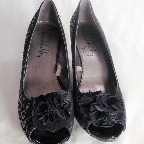 Sam and Libby 7.5M black animal embossed heels - Picture 3 of 8