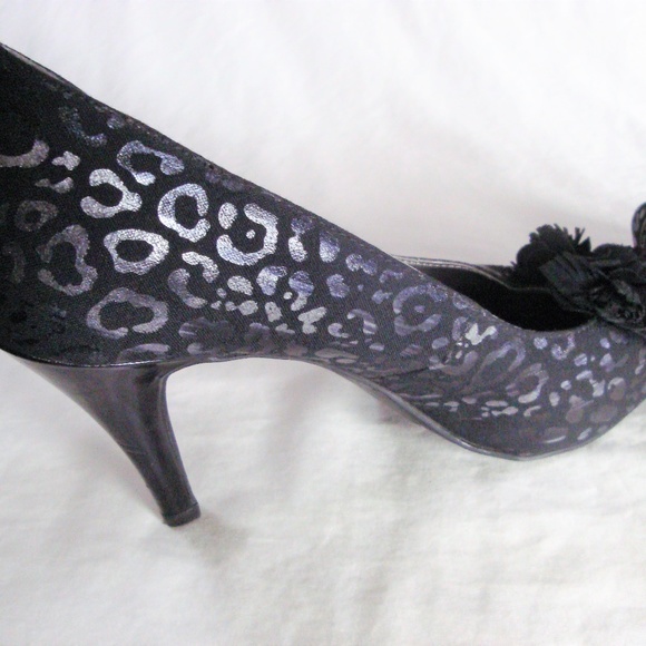 Sam and Libby 7.5M black animal embossed heels - Picture 5 of 8
