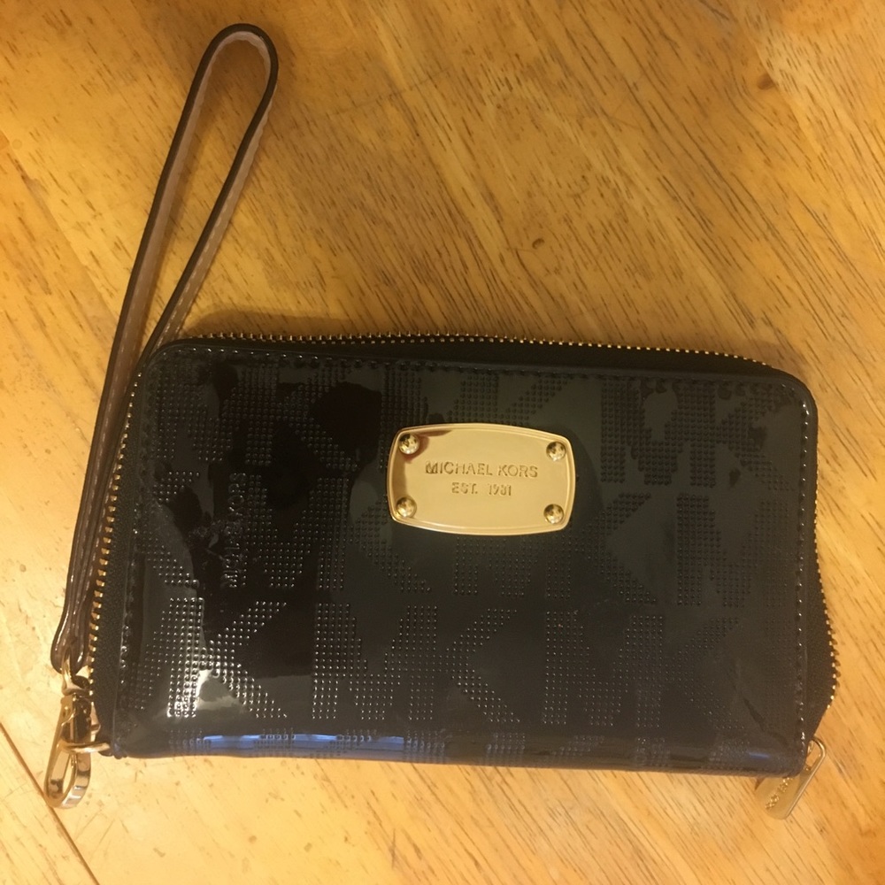 Michael Kors wristlet