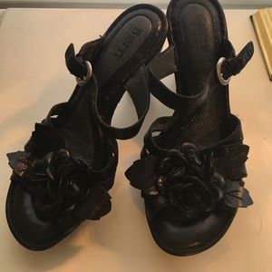 Born black sandals