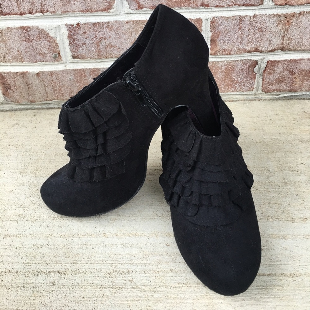 Madden Girl Black Ruffle Heeled Booties Size 8
