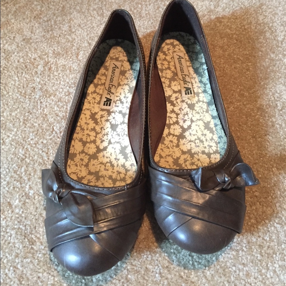 Brown ballet flats
