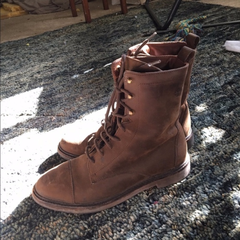 leather Timberland boots, just in time for Fall!