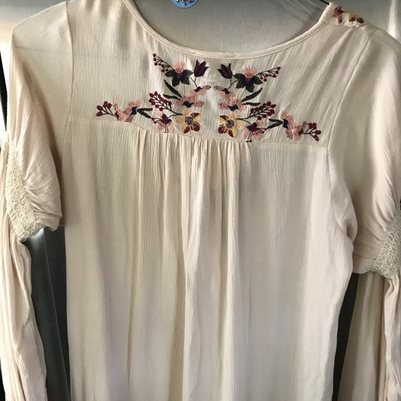 Embroidered cream dress - Picture 2 of 3