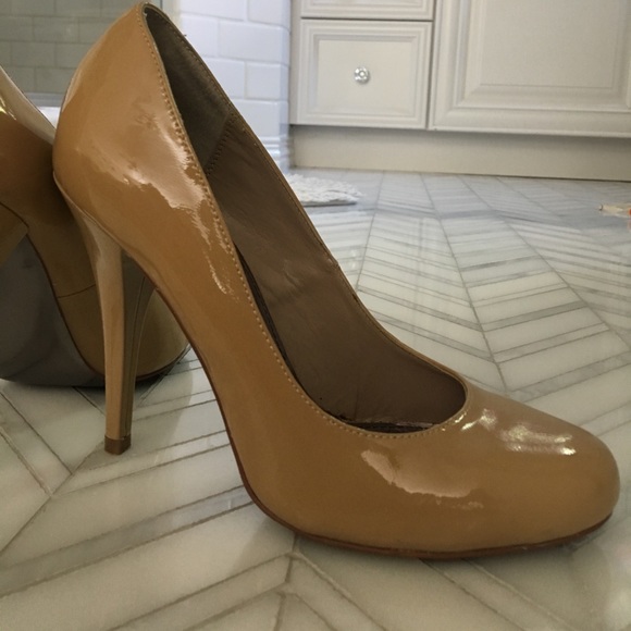 Steve Madden Tan Pumps - Picture 2 of 3