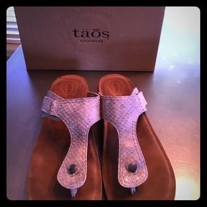 Taos grey sandals