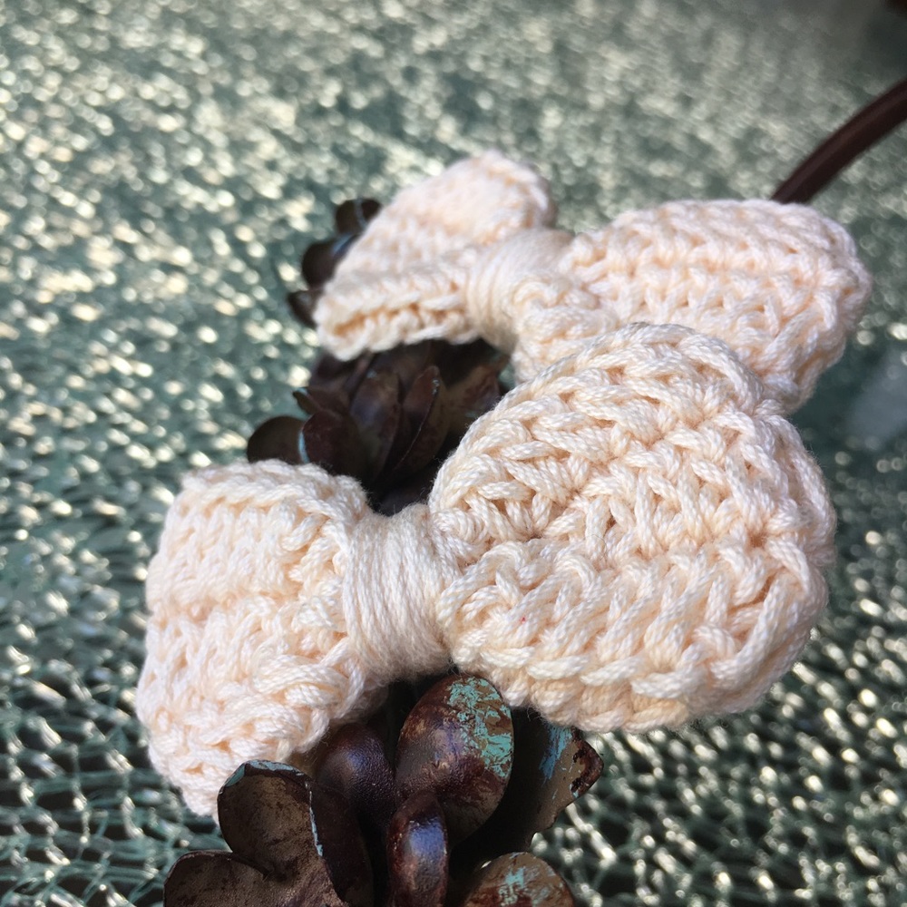 Knitted Bow Clips