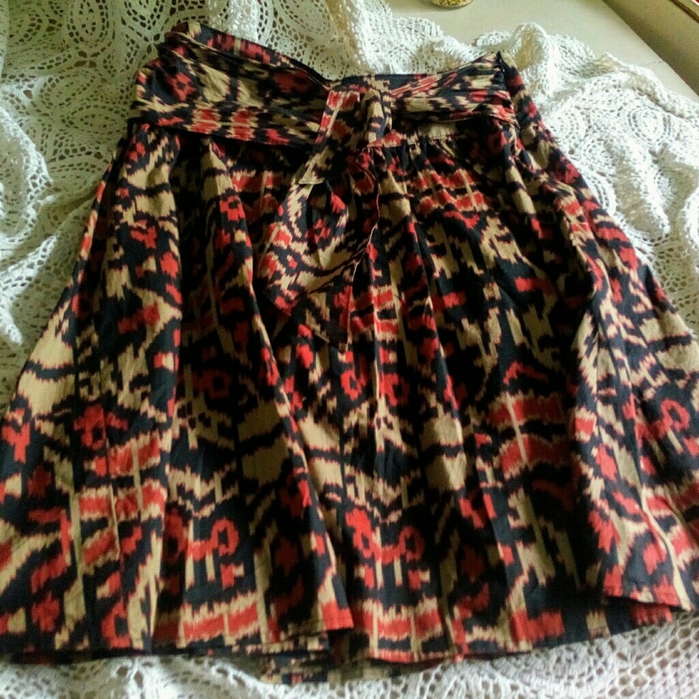 Jones New York Full skirt with sash