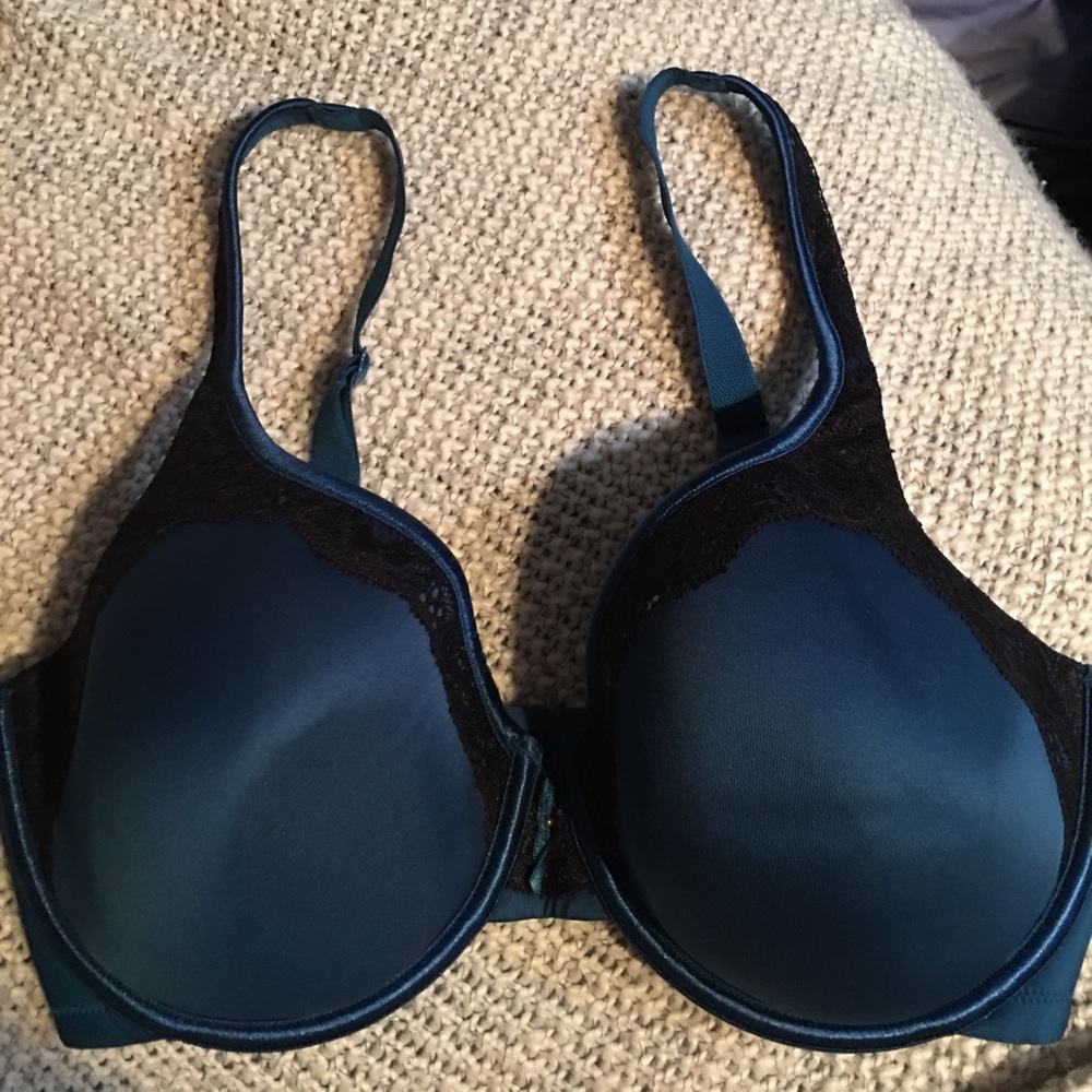 ✨*SOLD*✨Dark Blue Bra With Lace Detail 34DD