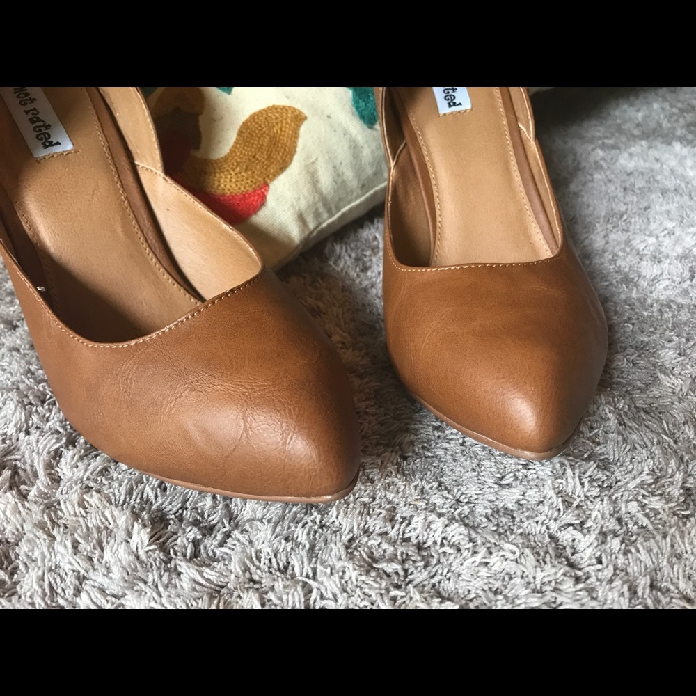 Not Rated Vivian Tan 8.5 heels cognac camel