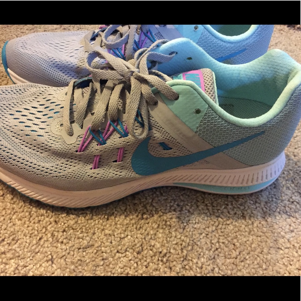 Women's Nikes size 8