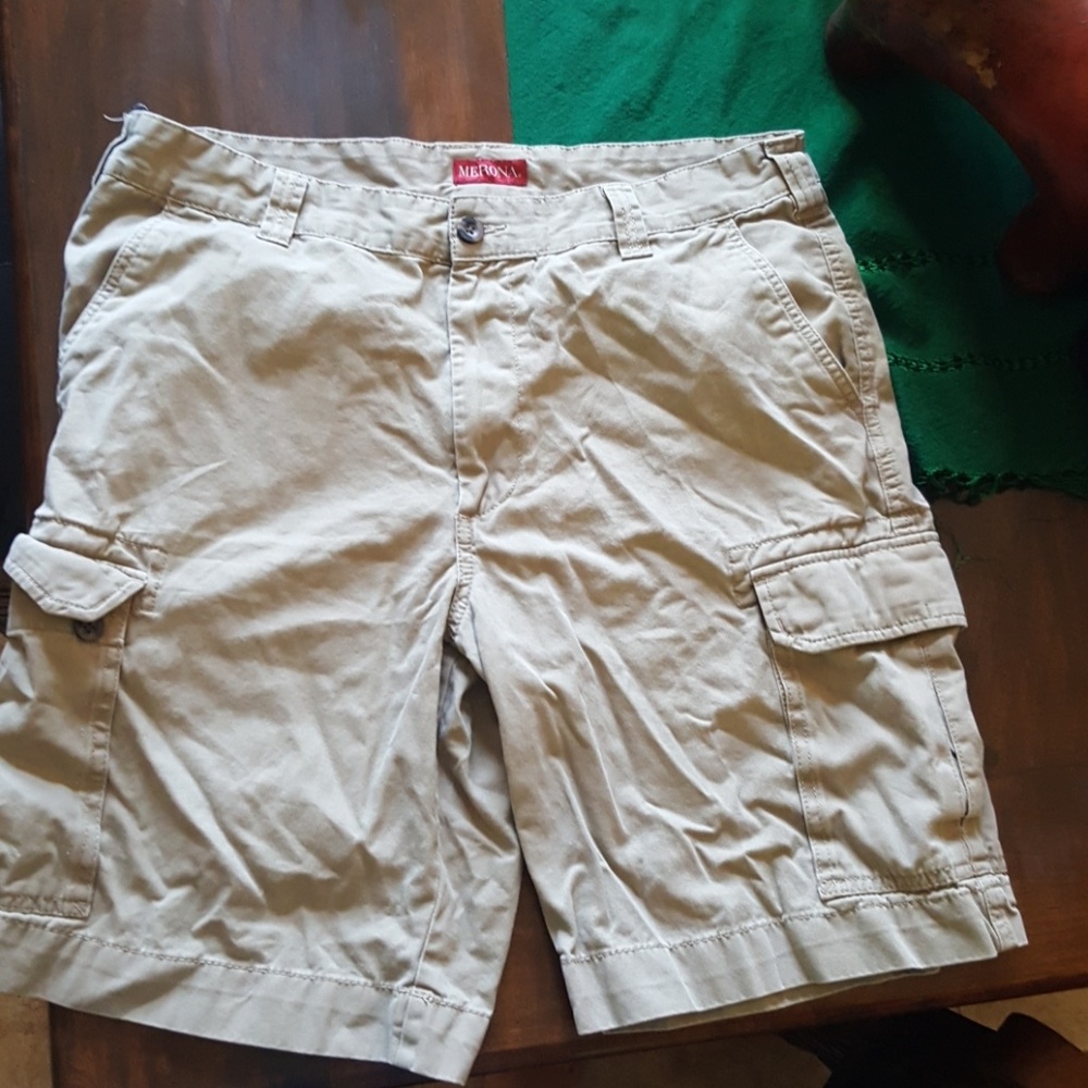 Men's khaki cargo shorts