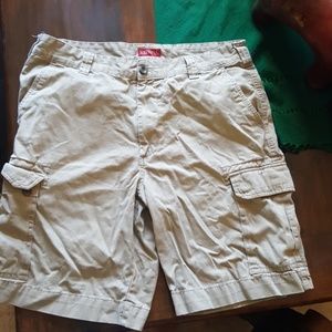 Men's khaki cargo shorts