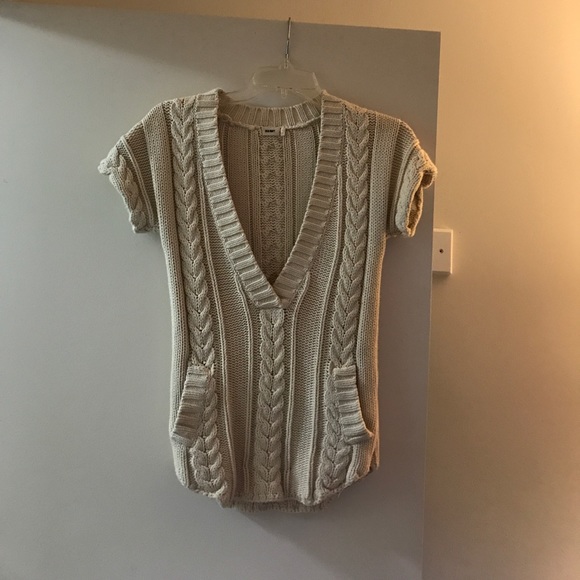 Old Navy white sweater vest, size small, knitted - Picture 1 of 4
