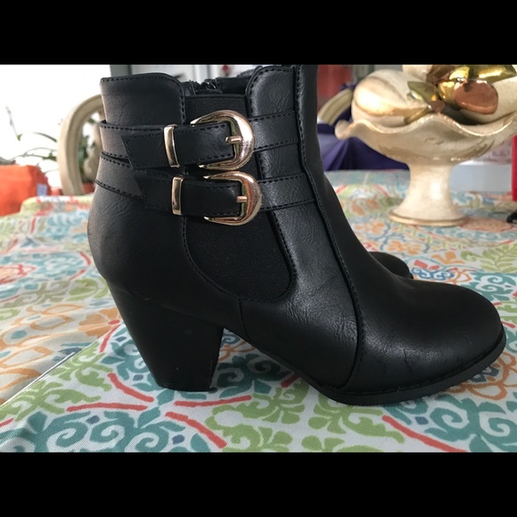 Black ankle booties - Picture 1 of 5