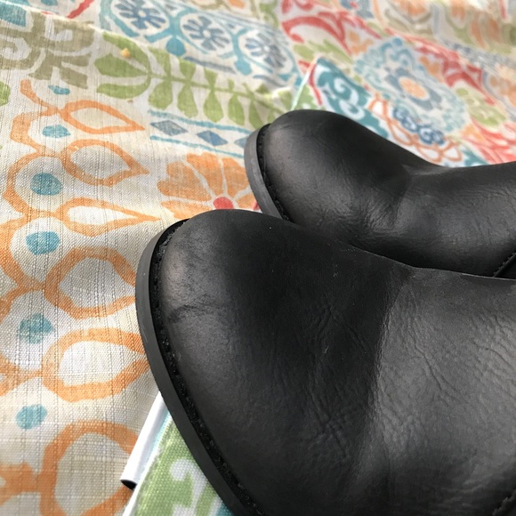 Black ankle booties - Picture 3 of 5