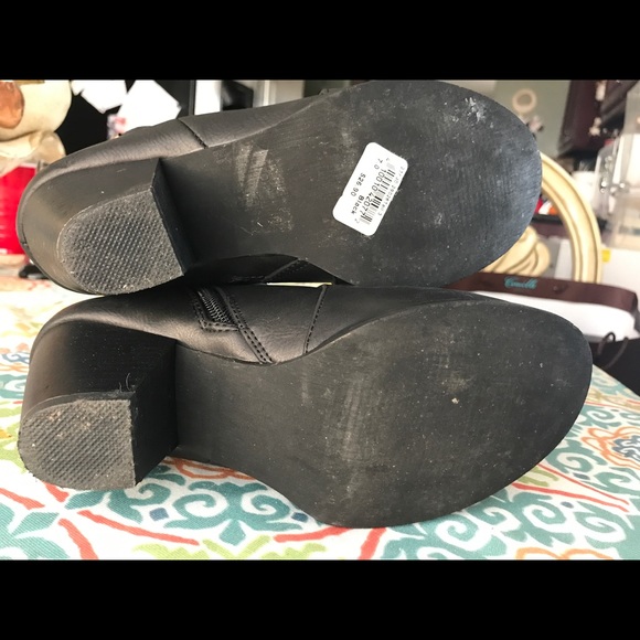 Black ankle booties - Picture 5 of 5