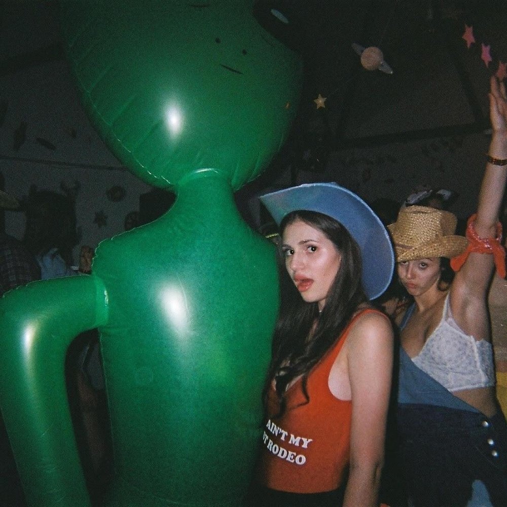 Meet your Posher, Livy