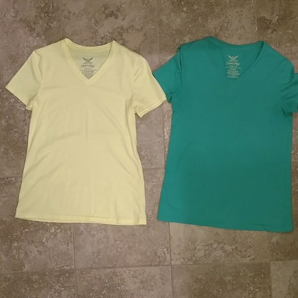 Set of two v-neck tops