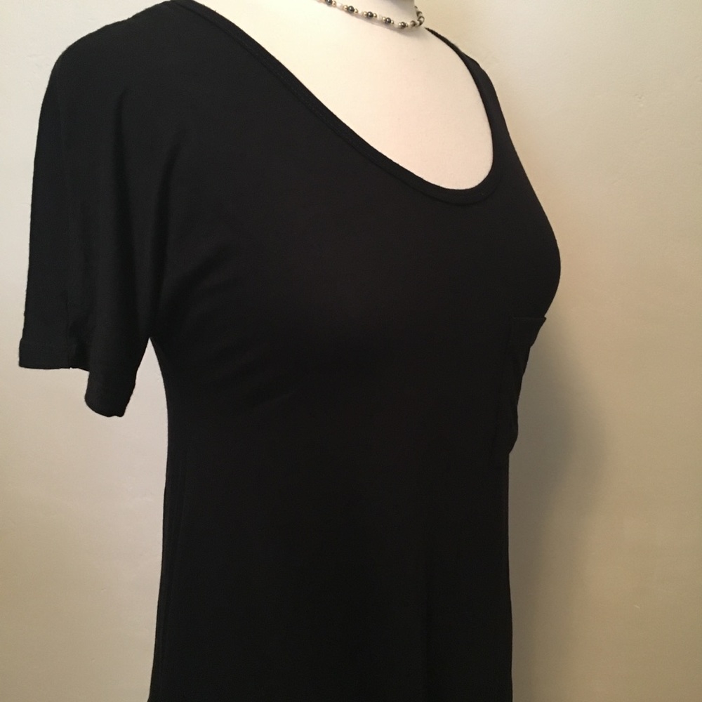 💕NEW Black blouse with high low hem at bottom.