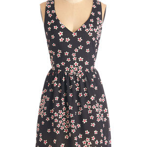 Black & Floral A-Line V-Neck Dress Size 4