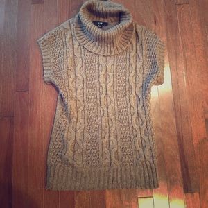 Short sleeved sweater